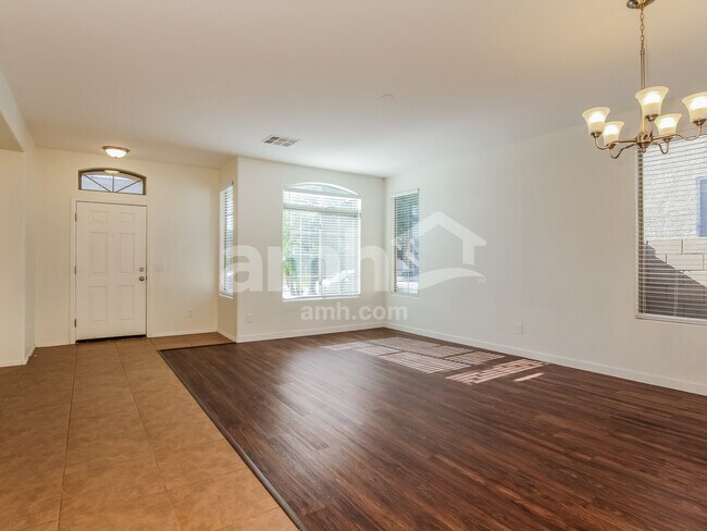 Building Photo - 778 W Green Tree Drive