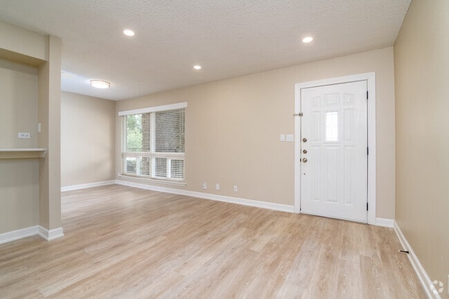 Building Photo - 500 E Riverside Dr