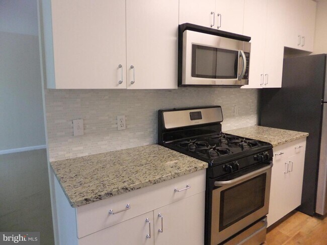 Foto del edificio - 1640 Oakwood Dr