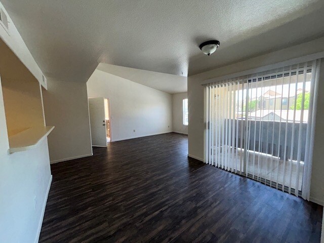 Foto del edificio - 2300 E Silverado Ranch Blvd