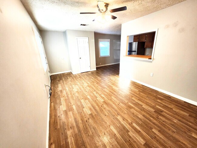 Foto del edificio - 5230 Beach Dr