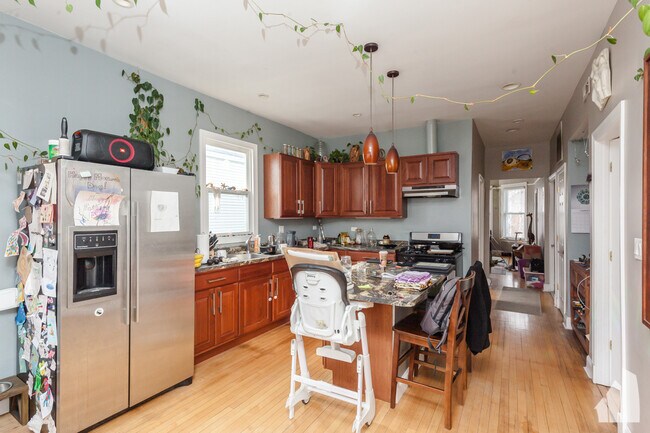 Building Photo - 3081 N Haussen Ct