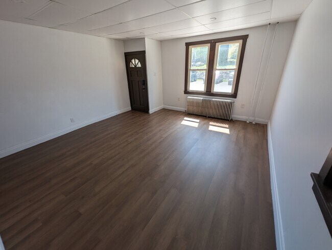 Building Photo - 206 Coal St