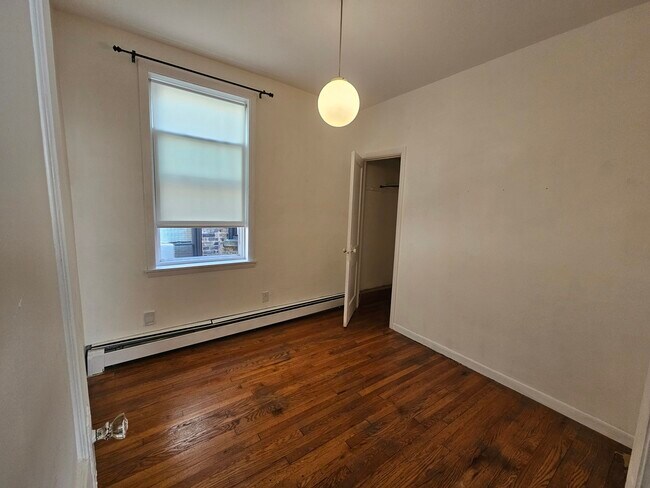 Foto del edificio - 4519 N Artesian Ave