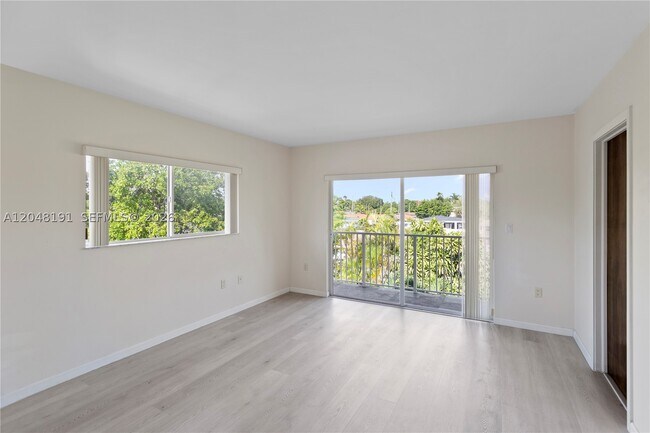 Foto del edificio - 2782 SW 33rd Ave