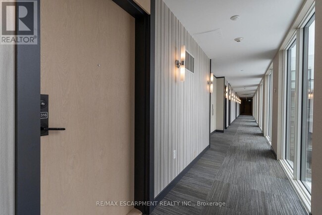 Building Photo - 150 Sabina Dr