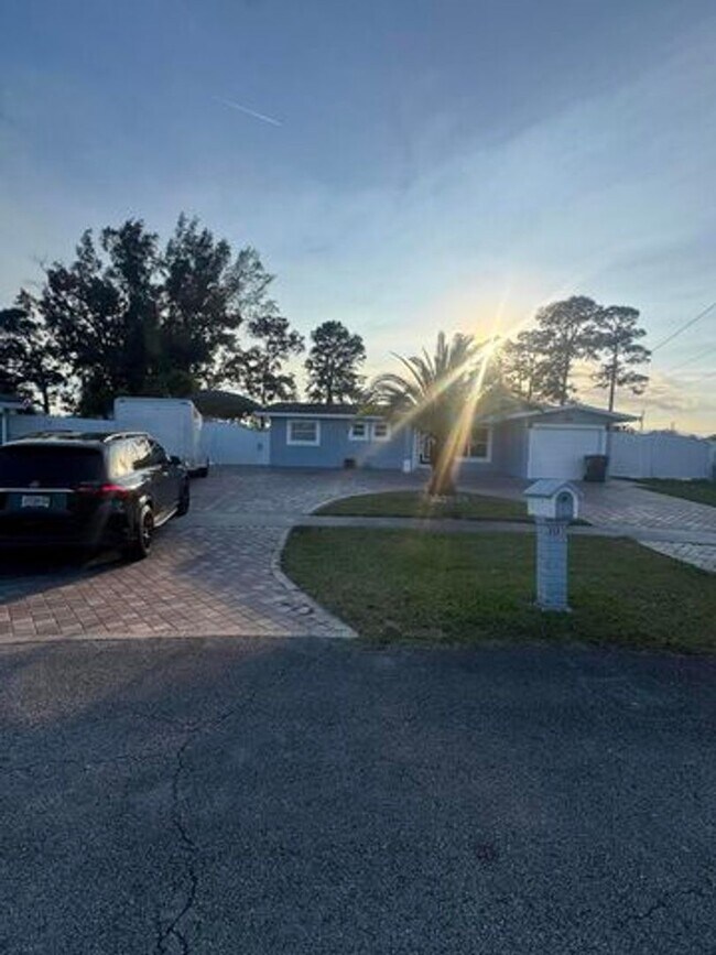 Foto del edificio - 2591 Rosehaven Rd