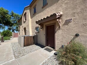 Building Photo - 2910 E Dunbar Dr