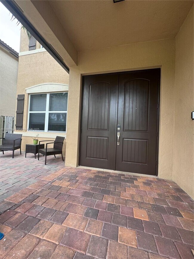 Building Photo - 25001 SW 118 Ct