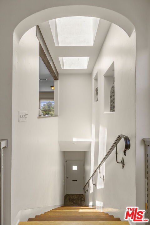 Building Photo - 227 W Pedregosa St