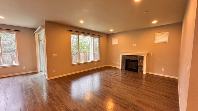 Foto del edificio - 4 bedroom 2.5 bath house in Auburn