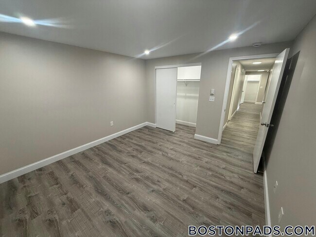 Foto del edificio - 310 Thompson Rd