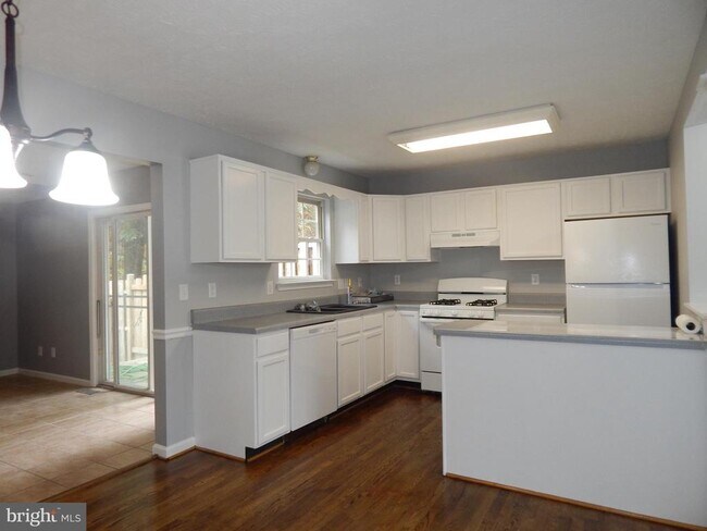 Foto del edificio - 301 Sutton Ct