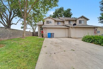 Building Photo - 1602-1604 Wildflower Cir