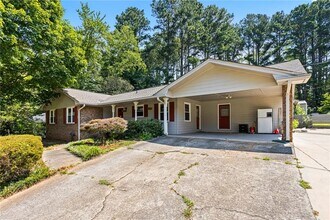 Building Photo - 824 Hickory Ridge Rd SW