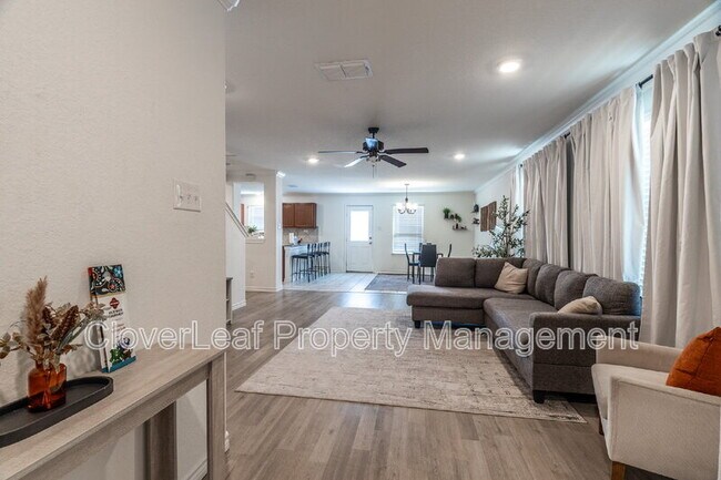 Building Photo - 10406 Labrado Dr