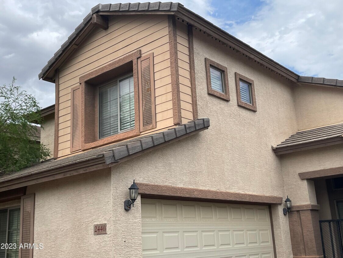 Foto principal - 2440 W Silver Streak Way