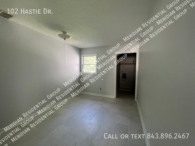 Foto del edificio - 102 Hastie Dr. ~ Three bedroom home in Goo...