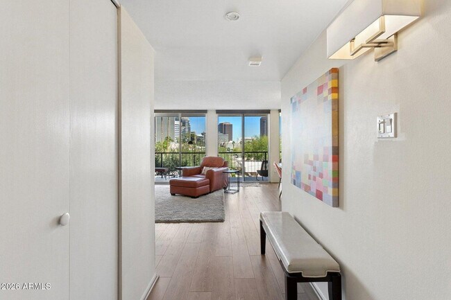 Foto del edificio - 2323 N Central Ave
