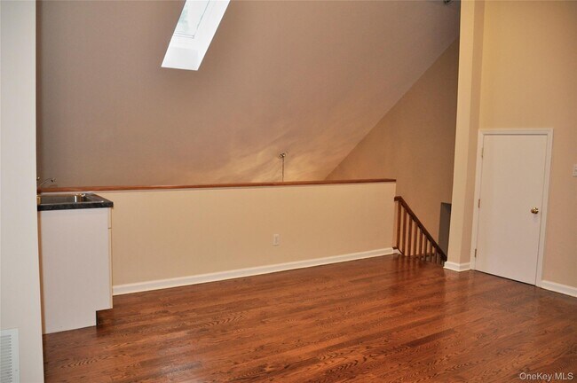 Building Photo - 23 Deertree Ln