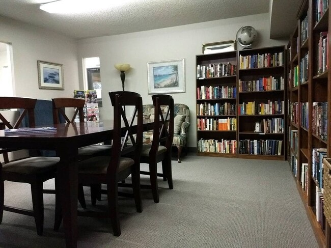 Interior Photo - Island Place Apartments - On the River