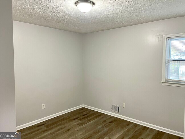 Foto del edificio - 295 Rogers St