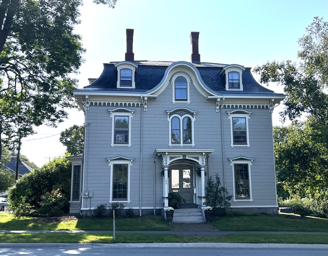 Historic Lancaster House - 180 Broadway