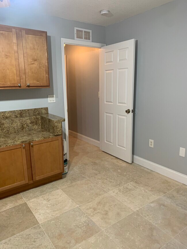 Foto del edificio - 1499 Godfrey Ave