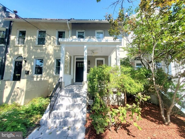 Building Photo - 709 Shepherd St NW