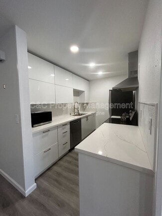 Building Photo - 3746 Vía Verdi