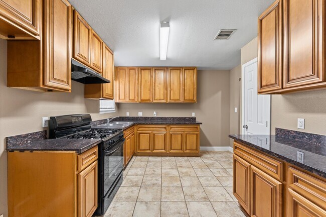 Building Photo - 5647 Belmark St