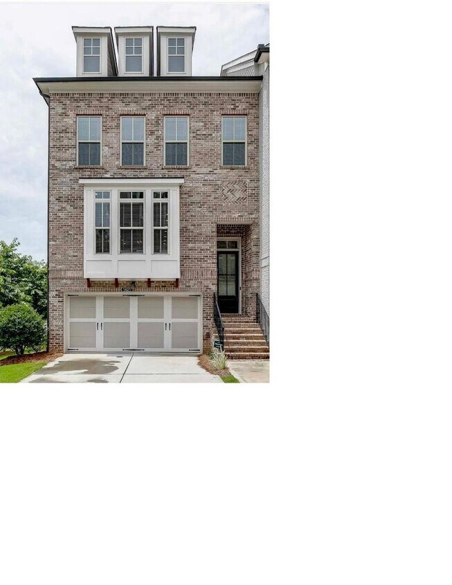 Foto principal - Beautiful 3 Bedroom Townhome