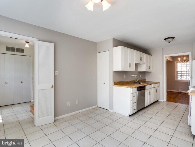 Building Photo - 2302 Wheystone Ct