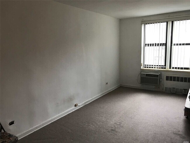 Building Photo - 141-05 Pershing Crescent