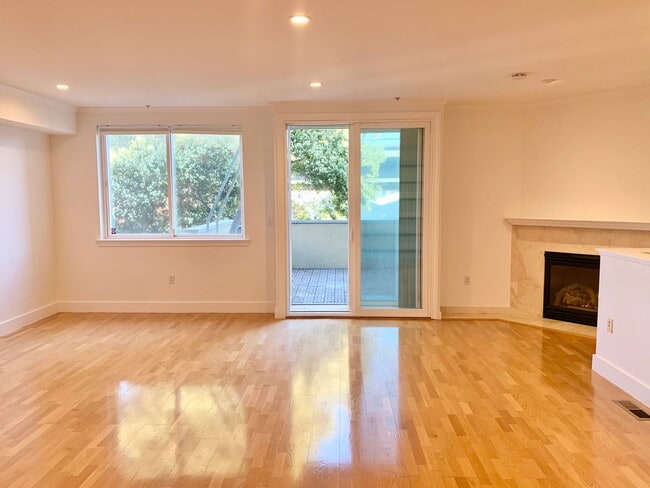 Building Photo - 2 WEEKS FREE RENT - Potrero Hill 2 Level (...