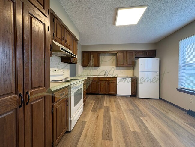 Building Photo - SPACIOUS LAYOUT