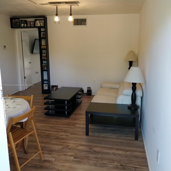 Foto del edificio - 1500 NE 127th St