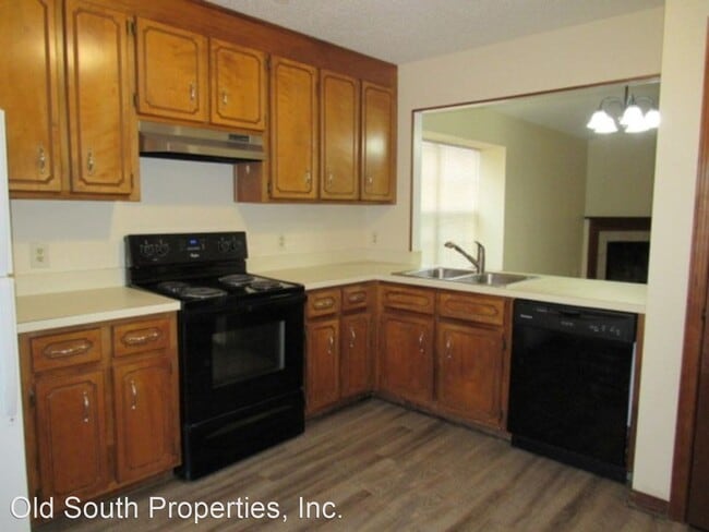 Building Photo - 3 br, 2 bath House - 2025 Cambridge Circle