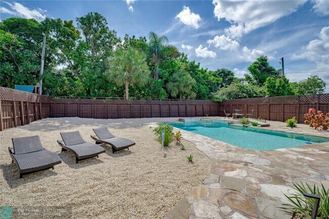 1512 NE 17th Way photo'