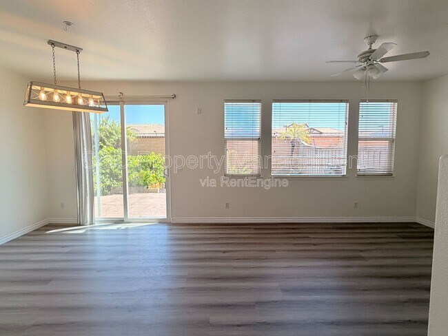 Foto del edificio - 24724 Ambervalley Ave