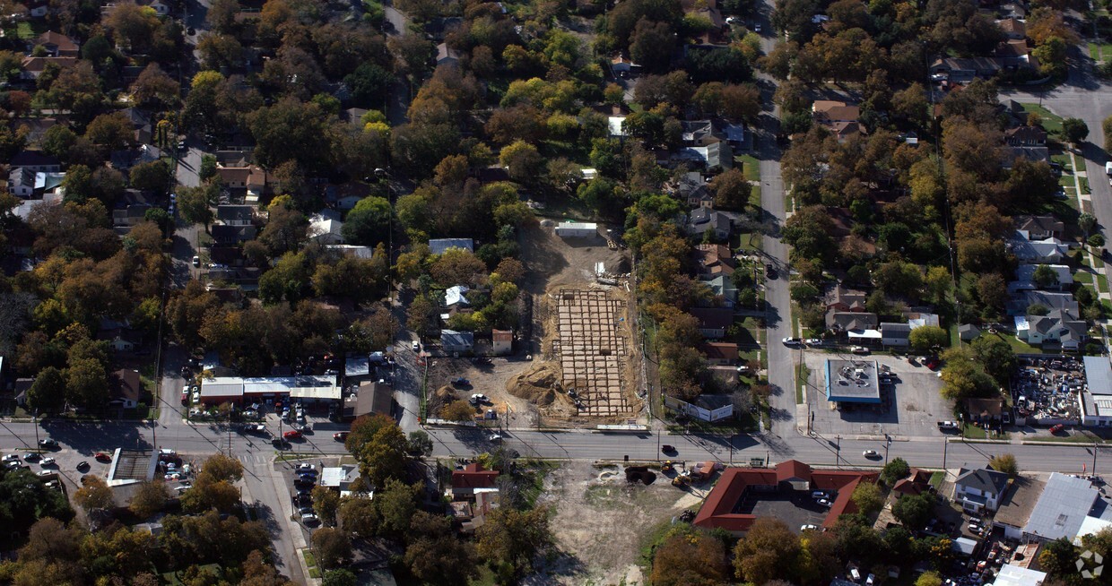 Primary Photo - Village at Roosevelt