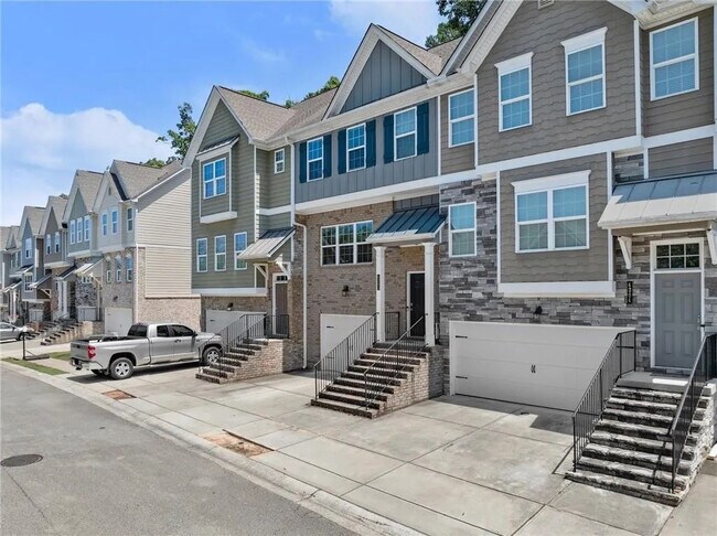 Foto del edificio - Room in Townhome on Chatham Ridge Dr