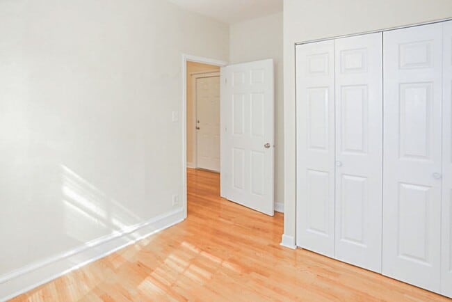 Building Photo - 1615 W Berteau Ave