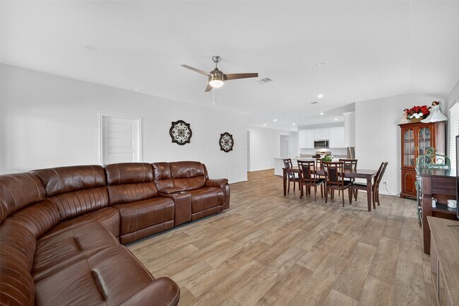 Foto del edificio - 7411 Canyon Chase Dr