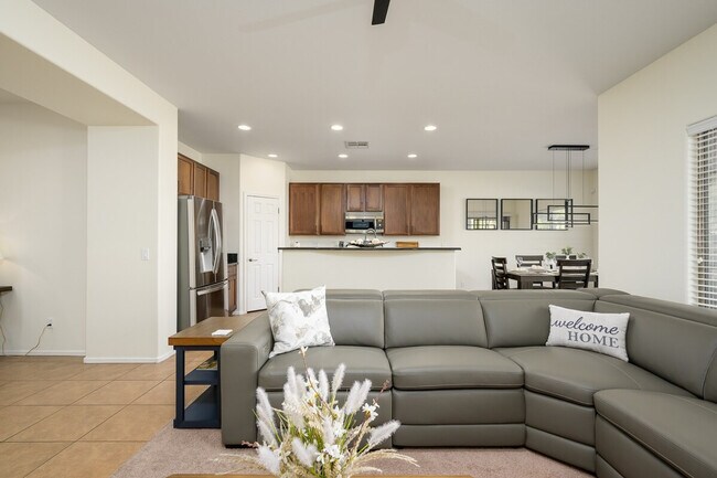 Building Photo - 5538 W Andrea Dr