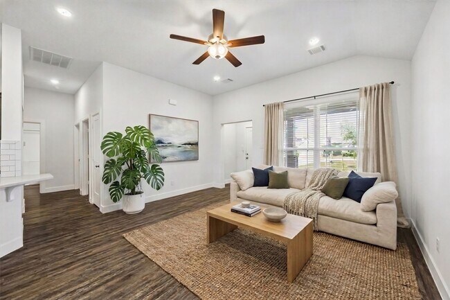 Building Photo - 260 Shoreview Dr