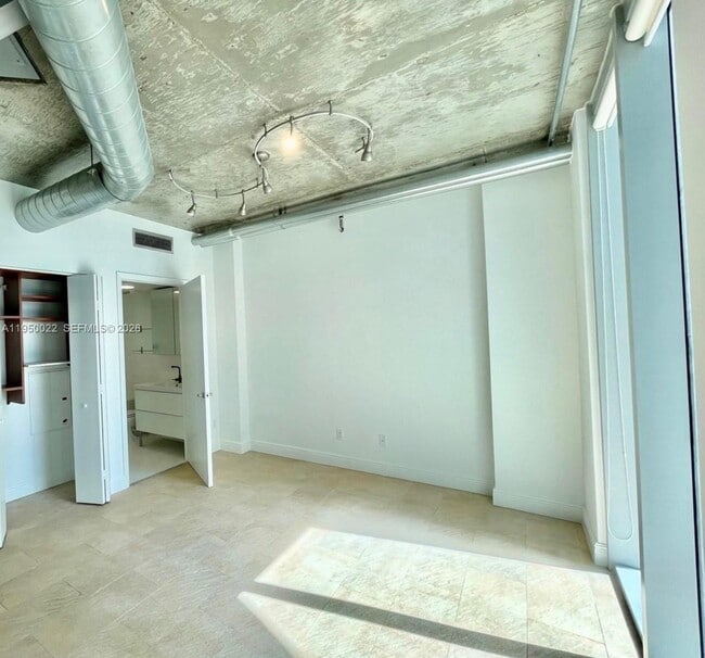 Foto del edificio - 690 SW 1st Ct