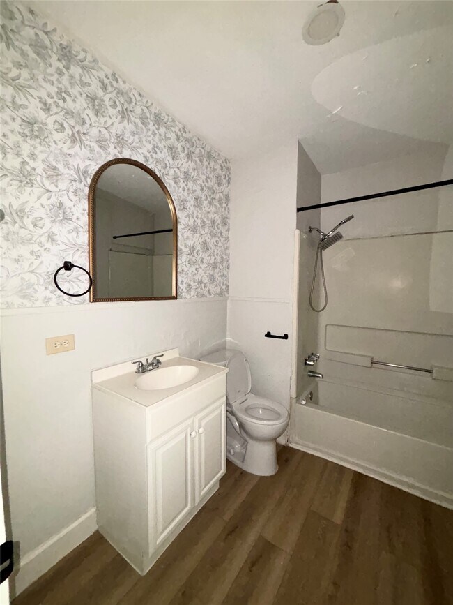 Foto del edificio - 1519 Leaman Ave