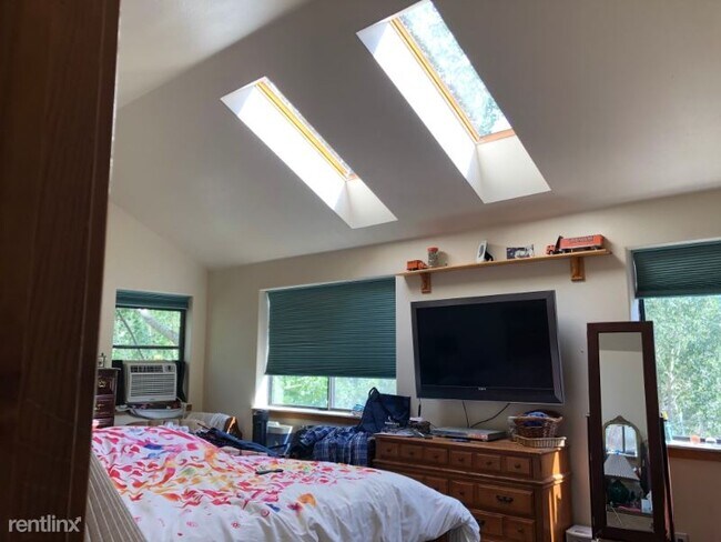Foto del edificio - 4 br, 3.5 bath House - 435 Golden Eagle Dr