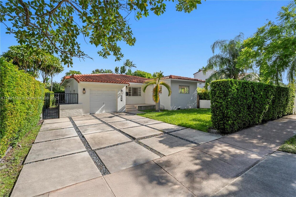 Primary Photo - 1307 Valencia Ave